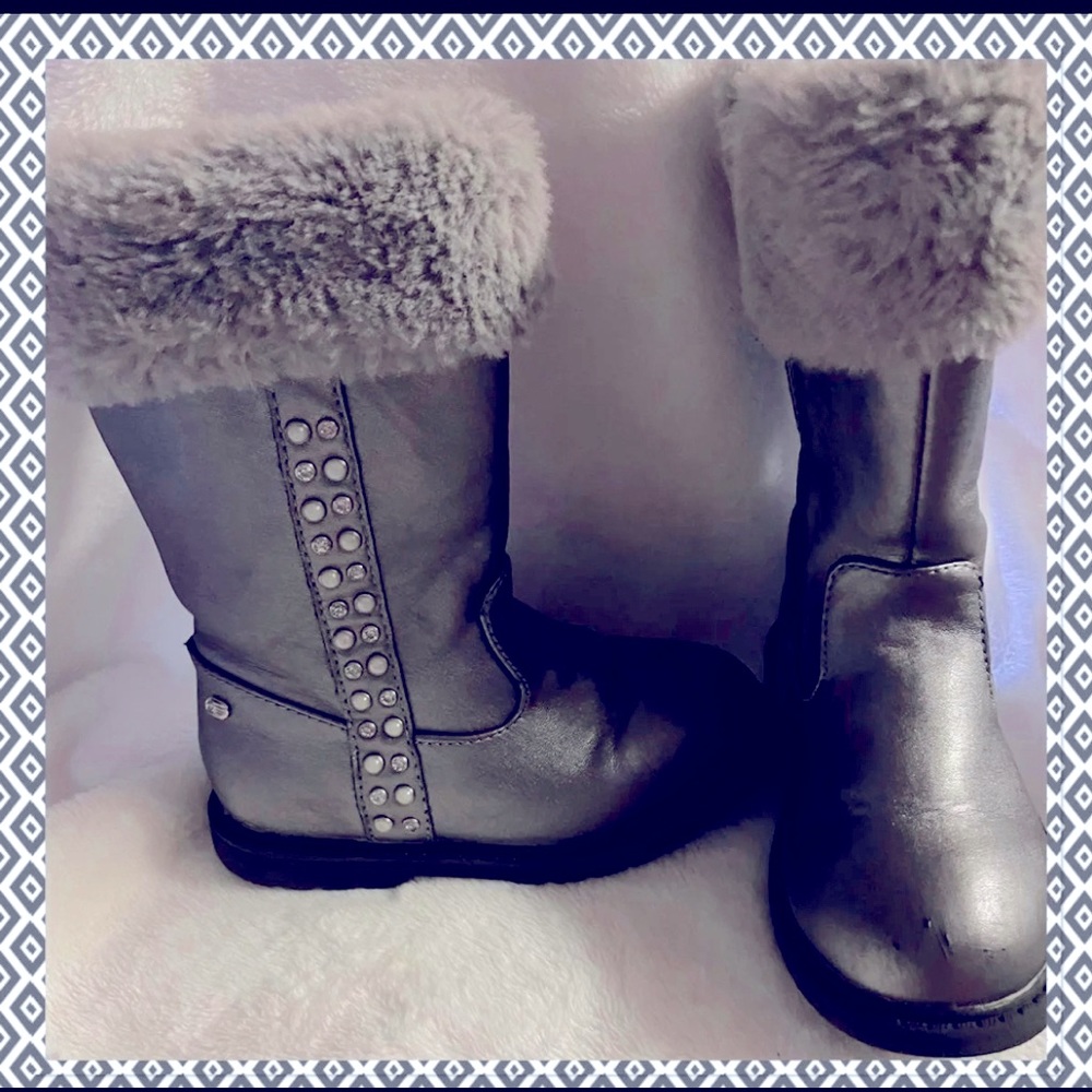 Silver blue with fur snd rhinestones size 9